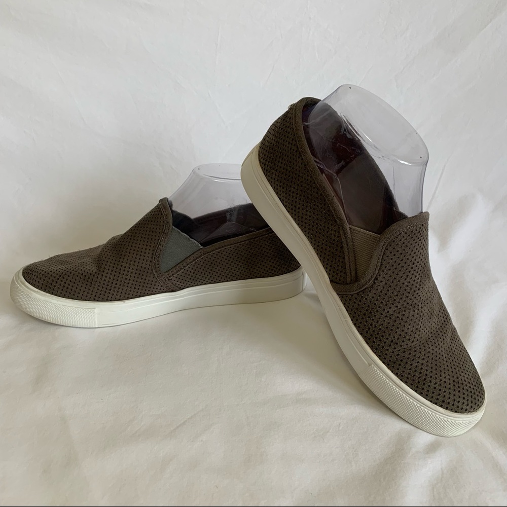 Steve Madden Zarayy Slip-On Sneakers Perforated, size 6, dark gray w/ olive tone